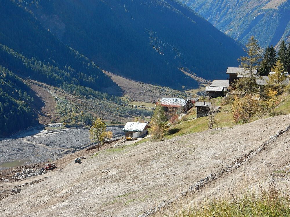 Weissenried at the edge of the debris, October 2025.