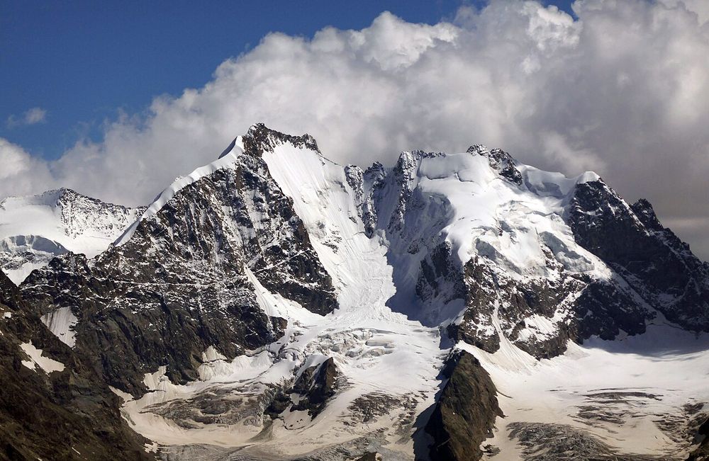 Piz Bernina and Piz Scerscen in 2021, three years before the rock avalanche.