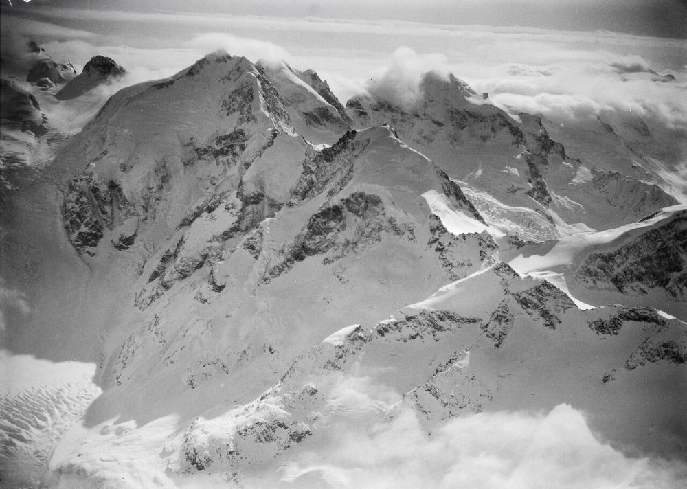 Piz Bernina, Piz Scerscen and Piz Roseg from the air, 1929–30. Photo: Walter Mittelholzer, ETH Library.