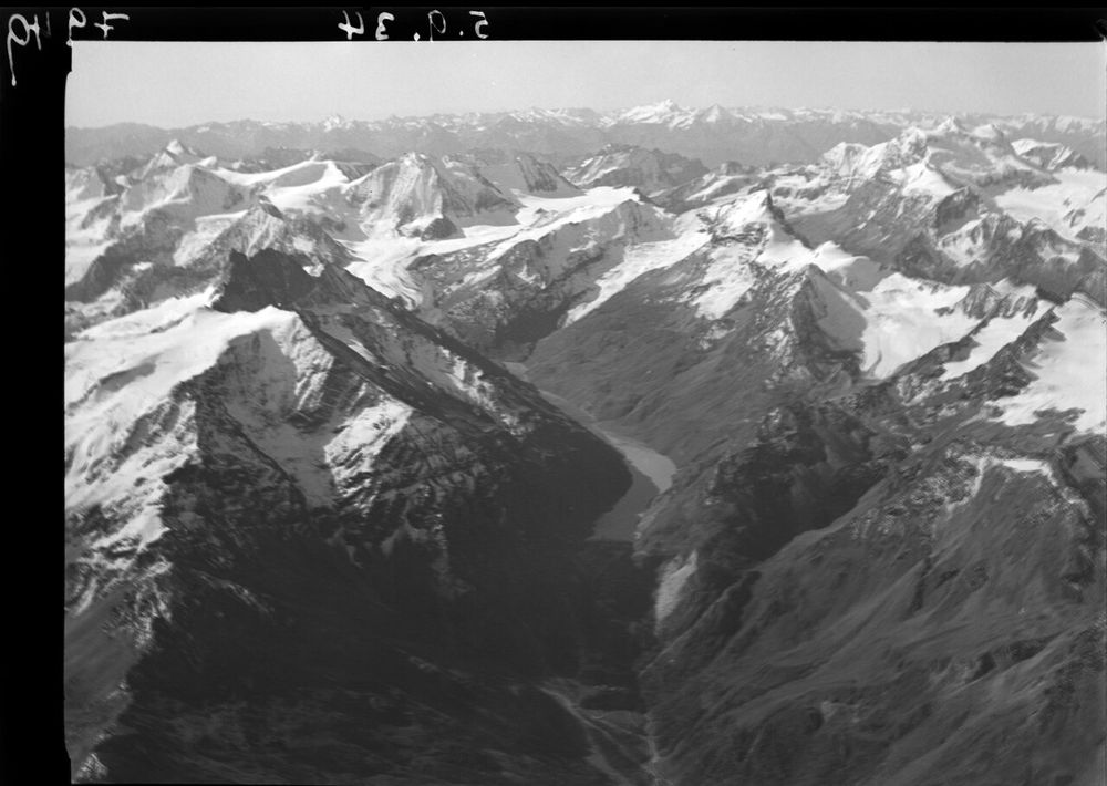 1934, from the air over the Val de Dix. Photo: Walter Mittelholzer, ETH Library.